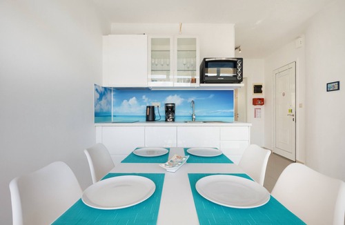 Makry Gialos Apartment | Apartment with Sea View Close to the Beach