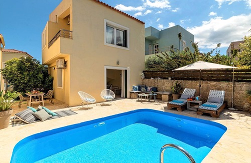 Kavallos House | Apple Green Villa Privater Pool by Interhome