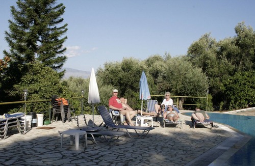 Apraos Bed & Breakfast | Apraos Bay Hotel In Kalamaki Beach, 100m from the lovely sandy beach