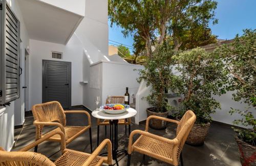 Kamari Hotel | AquaLung Suites
