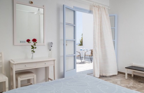 Kamari Hotel | Areti Hotel
