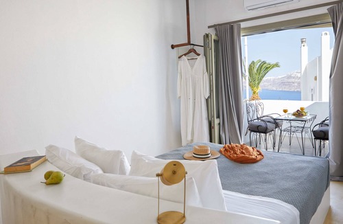 Akrotiri House | Arvanitis Cave Village