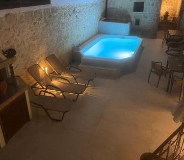 Asites Villa | Asmani Villa with Jaccuzi Sauna and pool