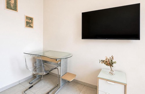 Attiki Apartment | Athens Studio Near Metro & Transport Hub by ΜΡS