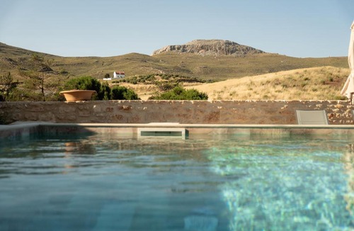 Archanes-Asterousia Bed & Breakfast | Athos Retreat - Birds Nest Suite