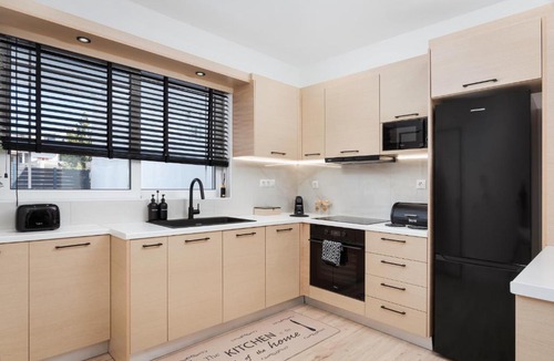 Spata-Artemida House | Aura Airport Suite