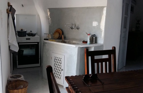Pyrgos House | Authentic Castle House in Santorini(sleeps 5)