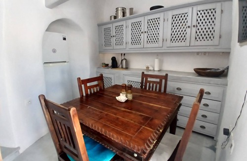 Pyrgos House | Authentic Castle House in Santorini(sleeps 5)