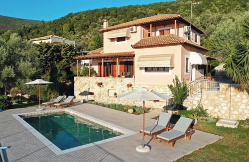 Spanokhorion Villa | AVLEMONAS Nature Retreat View to Lefkada