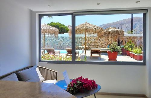 Kamari Hotel | Avraki