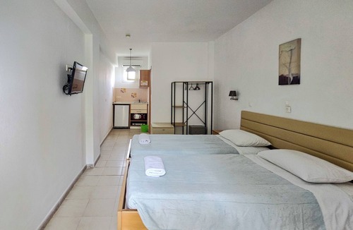 Kavos Hotel | Beachfront Twin Room with Terrace at Agnes Beachfront Hotel