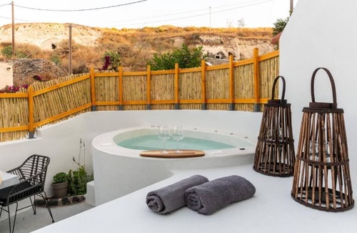 Vothon Apartment | BH068 - C - Suite Santorini
