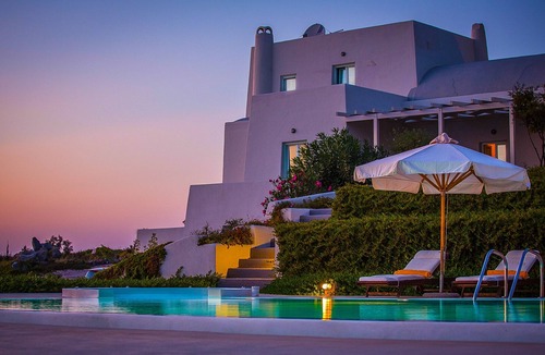 Akrotiri Villa | Black Rock