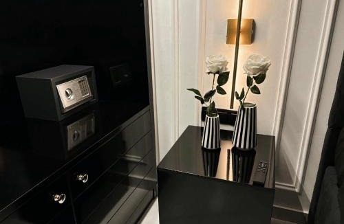 Katerini Apartment | Black & White Luxury Living