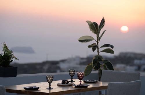 Pyrgos Villa | Bliss Mansion with Swimming Pool, Cave Hot Tube & Sunset view