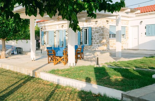 Gialtra Villa | Bluevera seafront villa-Aidipsos bay