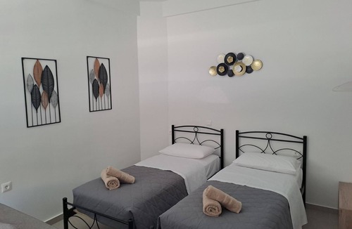 Paradisi Apartment | Casa di Pino D in Paradisi Square near Airport