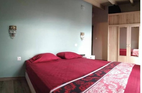 Gefira Mpania Other | Castle Nest City Superior Suite