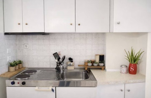 Ano Poli Apartment | Castra Garden Thessaloniki near Eptapyrgion close to center & highway access.