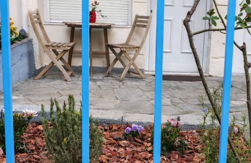 Ano Poli Apartment | Castra Garden Thessaloniki near Eptapyrgion close to center & highway access.
