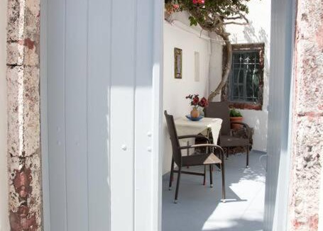 Fira Apartment | Cave House by Hotel Thira