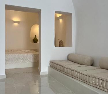 Messaria Apartment | Cave Noelia