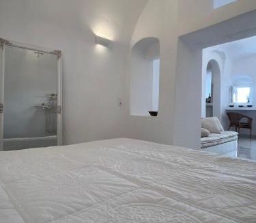 Messaria Apartment | Cave Noelia