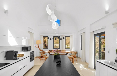 Megalochori Villa | Cellaria Estate, with 5 bedrooms, private pool, tennis court