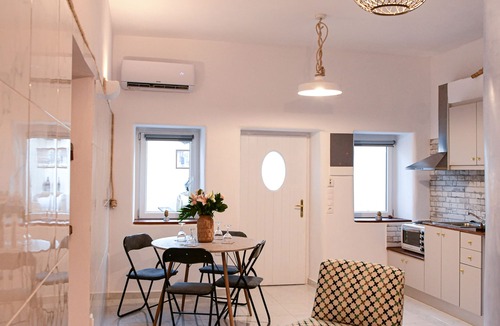 Imerovigli Apartment | Central Home in Imerovigli