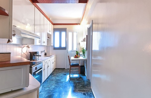 Pangrati Apartment | Central Pagrati Apartment with Park View Balcony - opp Pangrati Grove