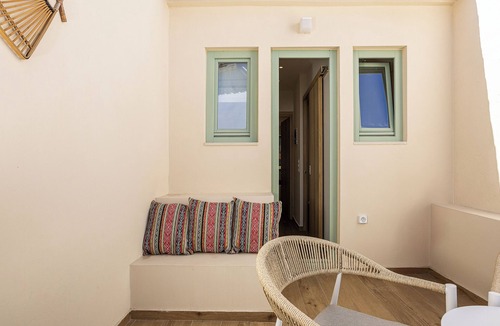 Violi Charaki Apartment | CF castle side apartment, wonderful accommodation choice up to 4 guests