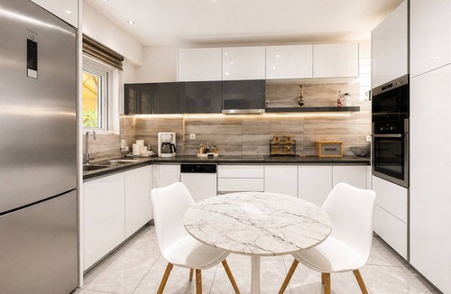 Chalandri House | Chalandri Spacious 4BR 3-Level Maisonette by ΜΡS