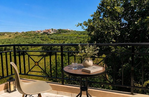 Georgioupolis Bed & Breakfast | Charming 1 triple-bedroom in quaint Georgioupoli with AC