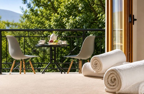 Georgioupolis Bed & Breakfast | Charming 1 triple-bedroom in quaint Georgioupoli with AC