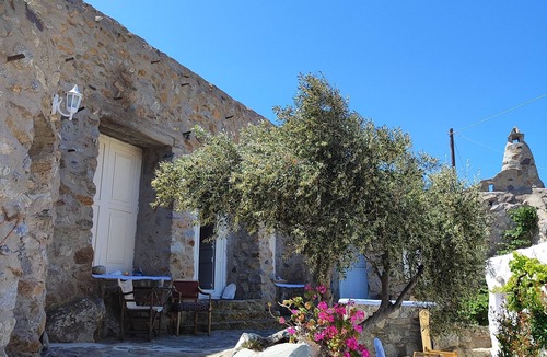 Paraga Apartment | Charming Studio Rental in Mikonos with Private Entrance