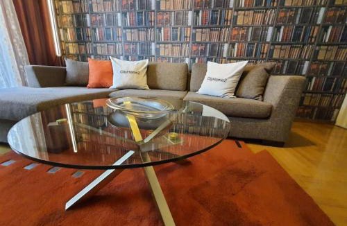 Larissa Apartment | CityHome2