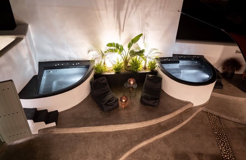 Megalochori Villa | Cooper's Cave House With Heatad Jacuzzi