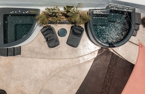 Megalochori Villa | Cooper's Cave House With Heatad Jacuzzi