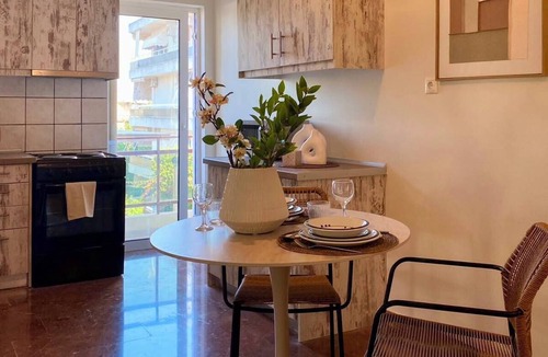 Varkiza Apartment | Cosy apartment In the heart of Varkiza 100 meters from the Sea and all Shop area