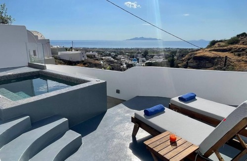 Episkopi Gonias House | Cosy suite with heated jacuzzi and view