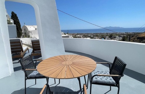 Episkopi Gonias House | Cosy suite with heated jacuzzi and view