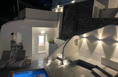 Episkopi Gonias House | Cosy suite with heated jacuzzi and view