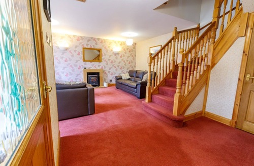 Tomich Cottage | Courtyard Cottage seasonal pool, wi fi, sleeps 6 guests in 2 bedrooms + sofa bed