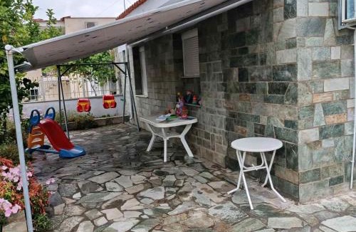 Istiaia-Aidipsos House | Cozy Boutique Village Home with Garden BBQ and Playground