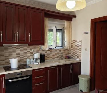 Istiaia-Aidipsos House | Cozy Boutique Village Home with Garden BBQ and Playground