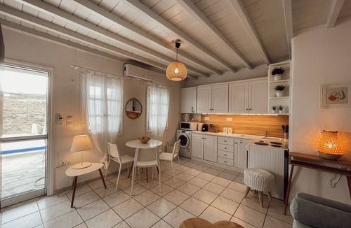 Kalafatis Apartment | Cozy Home with pool at Kalafatis beach- Cielo Homes