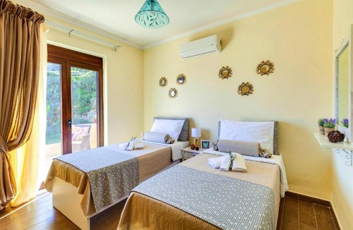 Kournas House | Cretan Sunny Villa Heated Pool