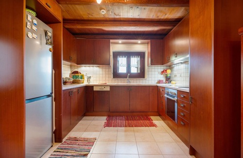 Tilisos House | Cretan Traditional Home Villa with Mountain View, Wi-Fi, and Air Conditioning