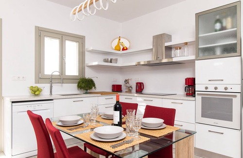 Plaka House | Cycladic inspired luxury villa with private pool and rooftop hottub in Plaka