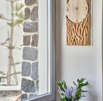Vourvoulos Apartment | D' amigos Superior Cave House with outdoor hottub